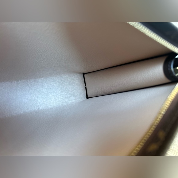 Toiletry 26 in Monogram - Picture 13 of 16